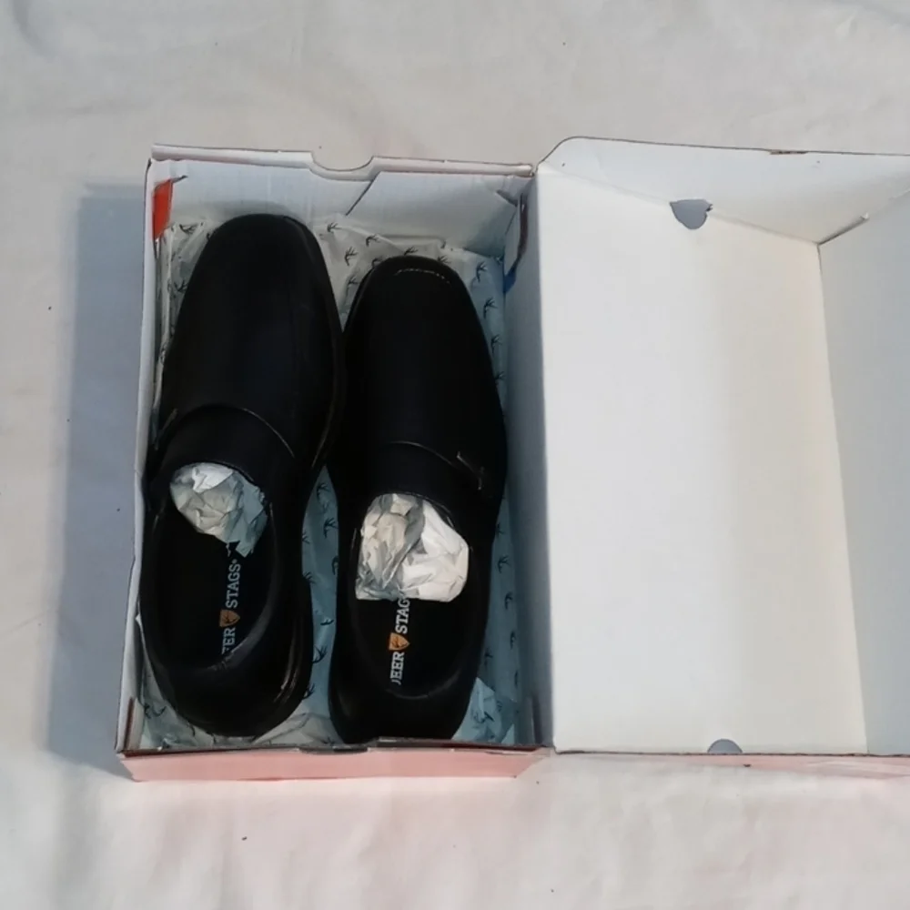 NWT Deer Stags size 6 M shoes